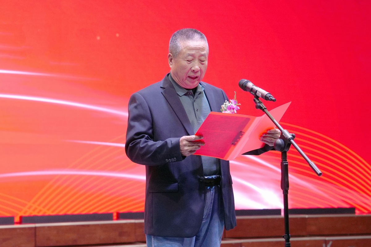 00董事长致辞.JPG 00董事长致辞.JPG